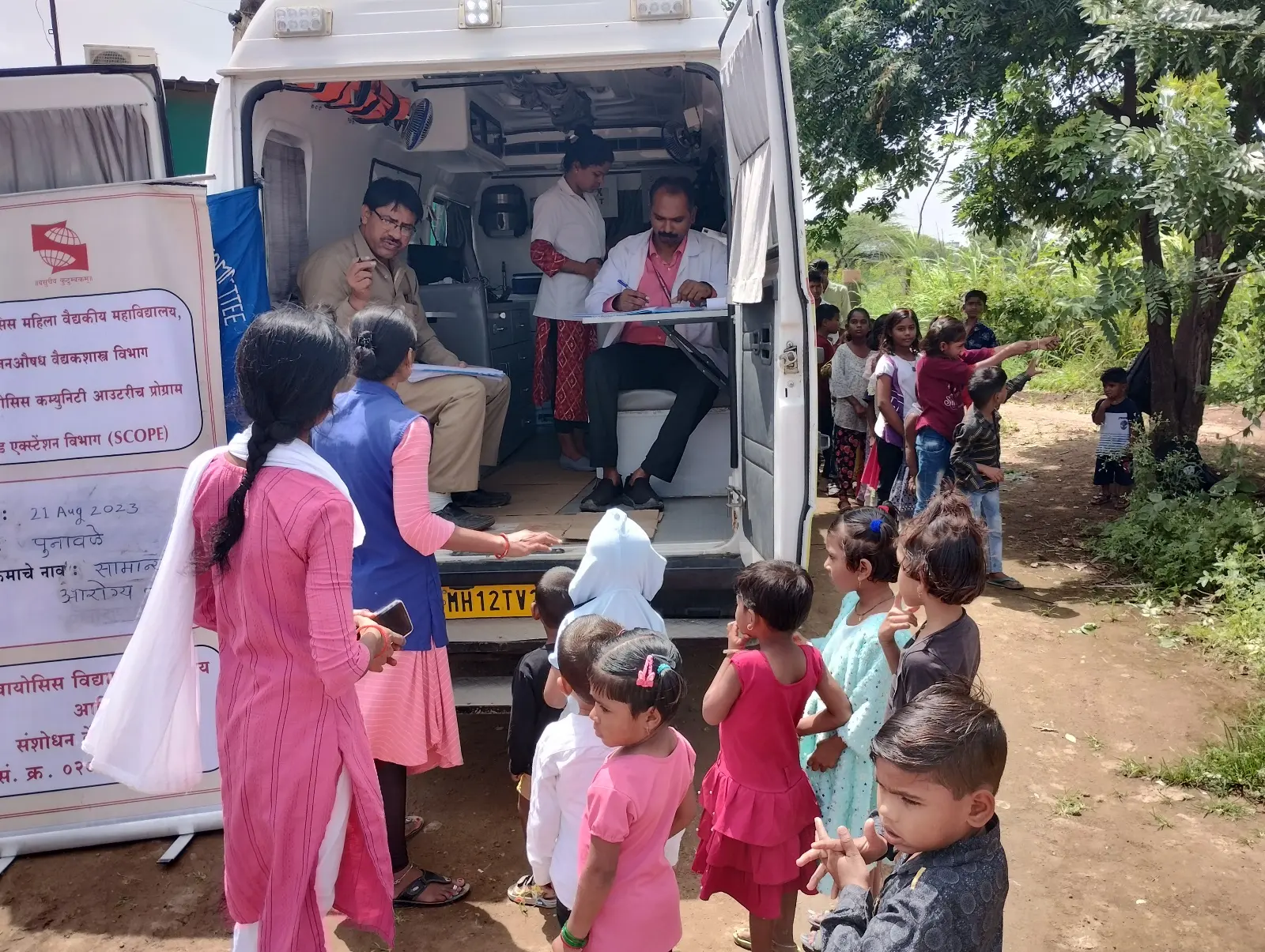 Inauguration of Mobile Medical Unit Van-Handing over keys